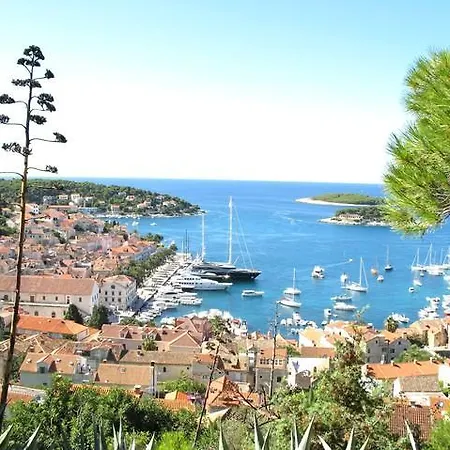 Old Town Hvar & 2*